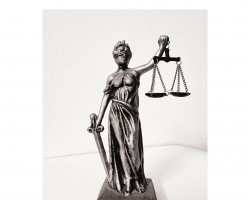 Заказан главни претрес у  кривичном поступку против окривљеног  М.О. (35) из Кикинде због кривичног дела недозвољене полне радње из члана 182 став 1 у вези члана 178 став 1 Кривичног законика. 