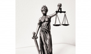 Заказан главни претрес у  кривичном поступку против окривљеног  М.О. (35) из Кикинде због кривичног дела недозвољене полне радње из члана 182 став 1 у вези члана 178 став 1 Кривичног законика